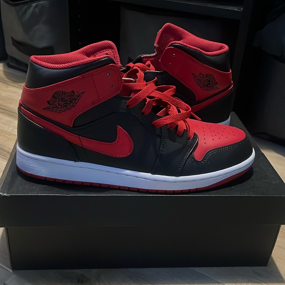 Jordan 1 Mid Alternate Bred